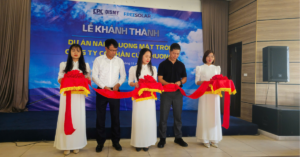 Hệ thống năng lượng mặt trời cho Công ty cổ phần Minh An, chủ thương hiệu ống nhựa Dismy. Mỗi năm, hệ thống tạo ra khoảng 2,200,000 kWh điện 